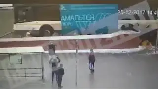 автобус въехал в толпу людей в москве
