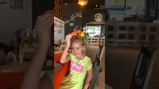 Кафе с попугаями