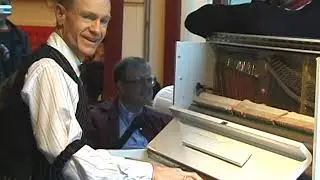 Rod Miller plays "White Christmas"