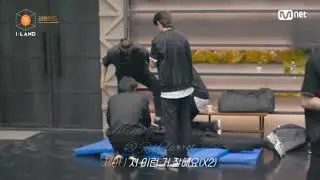 (I-Land) Jay Massage Kyung min and Sunghoon, Jay masseus Boy. Jay si tukang urut