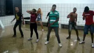 familia styfler dançando Créu kkkkk