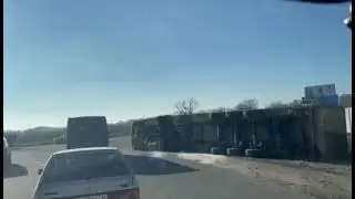 На Овидиопольской дороге на окраине Одессы перевернулась фура
