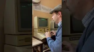 Retro Computer ASMR: Booting up Lemonade Stand on an apple//e 