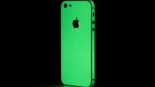 Applying the Glow Series for iPhone 5 from Slickwraps