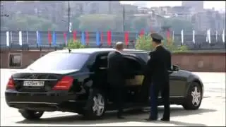 «Будь жестким, как Владимир Путин» 'Go hard like Vladimir Putin' A M G    Go