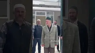 К1удияв встречается с муридами, которые пришли его поздравить с праздником