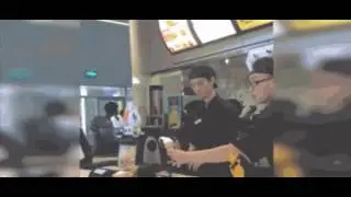 С телефоном😂