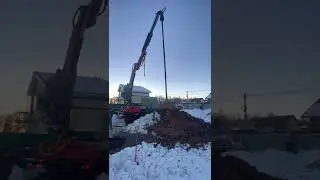 Процесс бурения колодца примерная глубина - от 9 до 10 колец. Снег, мороз. Весна, в общем