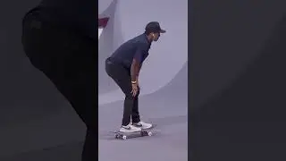 Nyjah Huston does the splits, then gets up and does the SW FS Flip - SLS Chicago 2017