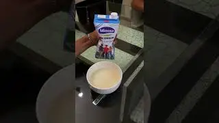 Мало кто знает как налить молоко