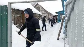Чистим снег вместе