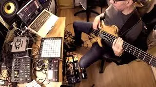 Epic Synth Bass Pedal Board with Digitakt + Microfreak Jam plus Meris Ottobit Jr glitches