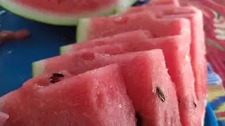 Арбуз из Узбекистана очень сочный. Очень хочу такую арбуз.