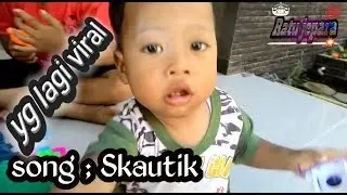 Asiq bersama teman & mainan nya berantakan