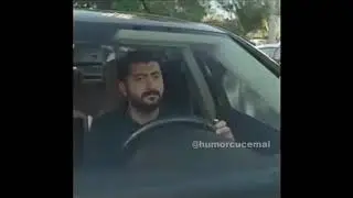 CİHAT ARABADA DİNLE DİNLİYOR