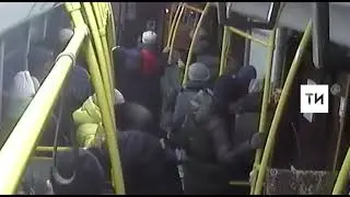 Автоперевозчики РТ объяснили видео с девушкой, которую якобы выкинули из автобуса