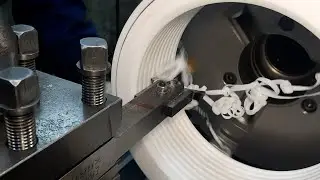 Нарезаем внутреннюю резьбу на кольце из фторопласта с помощью токарного станка 16К20