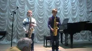 Дуэт саксофонистов 
