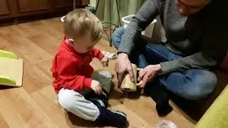 Тёмик открыл свою копилку на Новый год .
