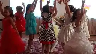 Танец девочек 2