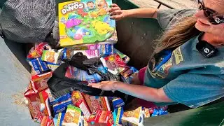 INSANE HAUL In DUMPSTER KITCHEN AID AND GUITAR Found In RICH NEIGHBORHOOD TRASH DAY
