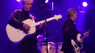 Homestead Guitars - Boudewijn op zijn witte Homestead gitaar - fragmenten van vreemde kostgangers.