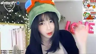아프리카tv BJ츄님 귀여운 티모모자를 쓰고 섹시한 의상으로 일어나서 보여주는 티모송 리액션! 『티모송』