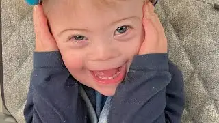 Try not to smile!😍💙💛