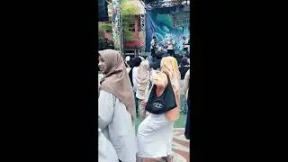 Joged heboh penonton Delas