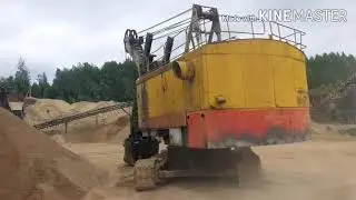 Большой карьерный Погрузчик и экскаватор