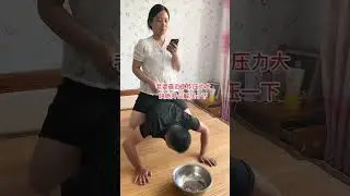 給老婆當瑤瑤車，哄她開心~ #搞笑 #搞笑视频 #搞笑段子 #搞笑夫妻 #看一遍笑一遍 #funny #comedy