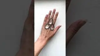 Комплект кольцо и серьги с горным хрусталем овальные на руке 
