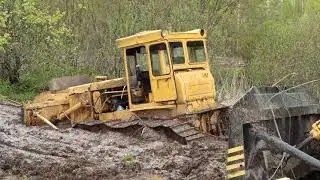 A bulldozer in action – ChTZ T-130 blade with teeth