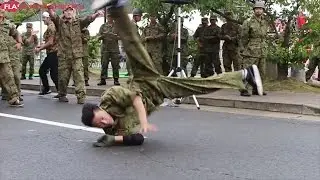 自衛隊が踊りだす！音楽隊のサプライズフラッシュモブ【第15普通科連隊創隊61周年記念行事　2015.9.6】千本桜(senbon zakura)surprise flash mob