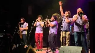 Moises No Duerme ( Raperos de Emaus) + broken brothers brass band #AngelaDavisGureLagunaDa
