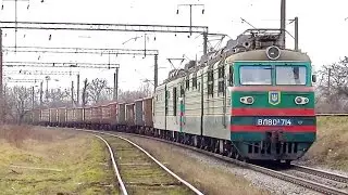 Электровозы ВЛ80Т-714 и ВЛ80К-224. Парк Батаровка станции Клепаров