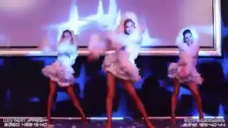 Снегурочки, рюмки и пьяный Дед Мороз
