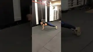 Shoulder tap from plank
