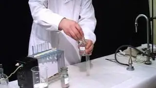 Взаимодействие фенола с раствором щелочи