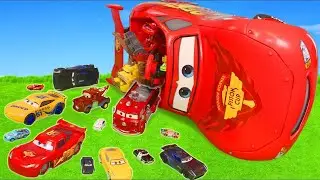 Farklı boyutlarda Şimşek McQueen arabaları
