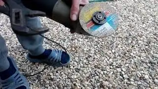Как поменять диск болгарки без ключа