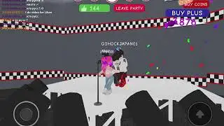 я на вечеринке в Roblox