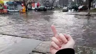 иду за шаурмой через лужи
