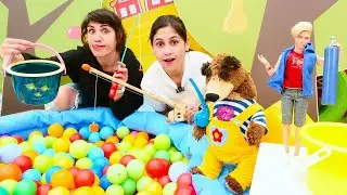Ayşe Ümit aç kalınca balık tutmaya gidiyor! Evcilik oyunları! Balık tutma oyunu