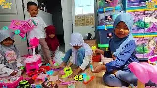 keseruan kakak bermain bersama teman-teman di rumah