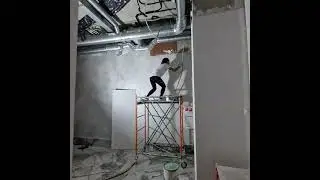 ляпы на стене 🙄 текстурный Шёлк в нанесении карта мира с подложкой краски #ремонт #дизайн #интерьер