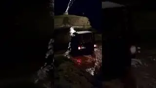 Как обычный Уаз на 417 моторе и колхозами проезжает брод на 31 симаках