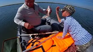 Рыбалка на карася с лодки. Хороший улов. Часть вторая
