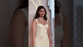 Donning a magnificent ensemble, #AlizehAgnihotri steals the spotlight at the #ambaniwedding