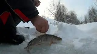 Рыбалка на хариуса в мороз.Не клюет.